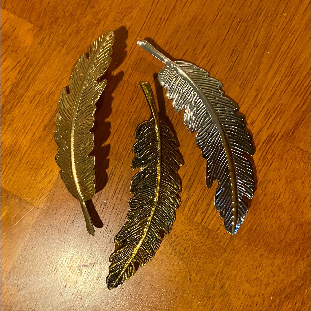Leaf shaped hair clips